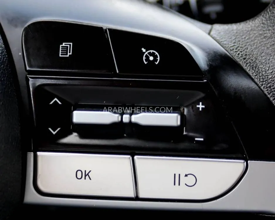 هيونداي إلنترا 2023 for Sale in الشارقة Image-15