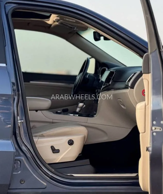 Jeep Cherokee 2021 for Sale in Sharjah Image-9