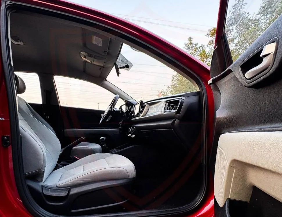 Kia Rio 2021 for Sale in Sharjah Image-9