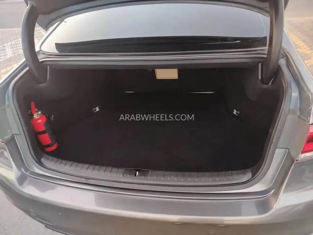 Genesis G80 2015 for Sale in Dubai Image-10