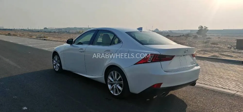 Lexus IS 2015 for Sale in Sharjah Image-5