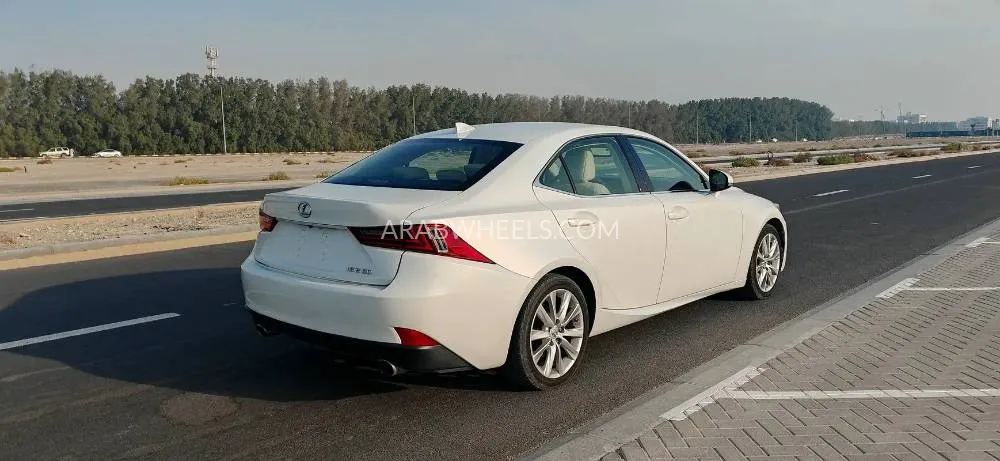 Lexus IS 2015 for Sale in Sharjah Image-7