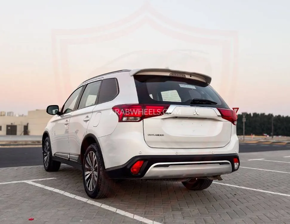 Mitsubishi Outlander 2023 for Sale in Sharjah Image-4