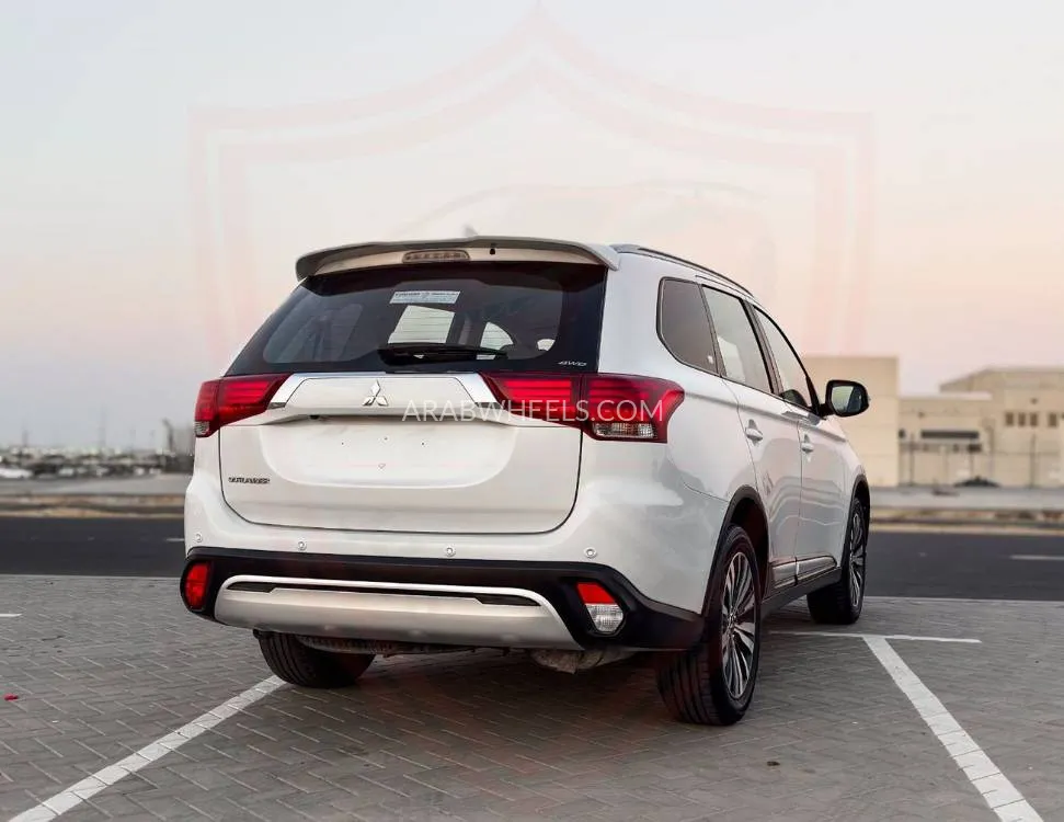 Mitsubishi Outlander 2023 for Sale in Sharjah Image-6