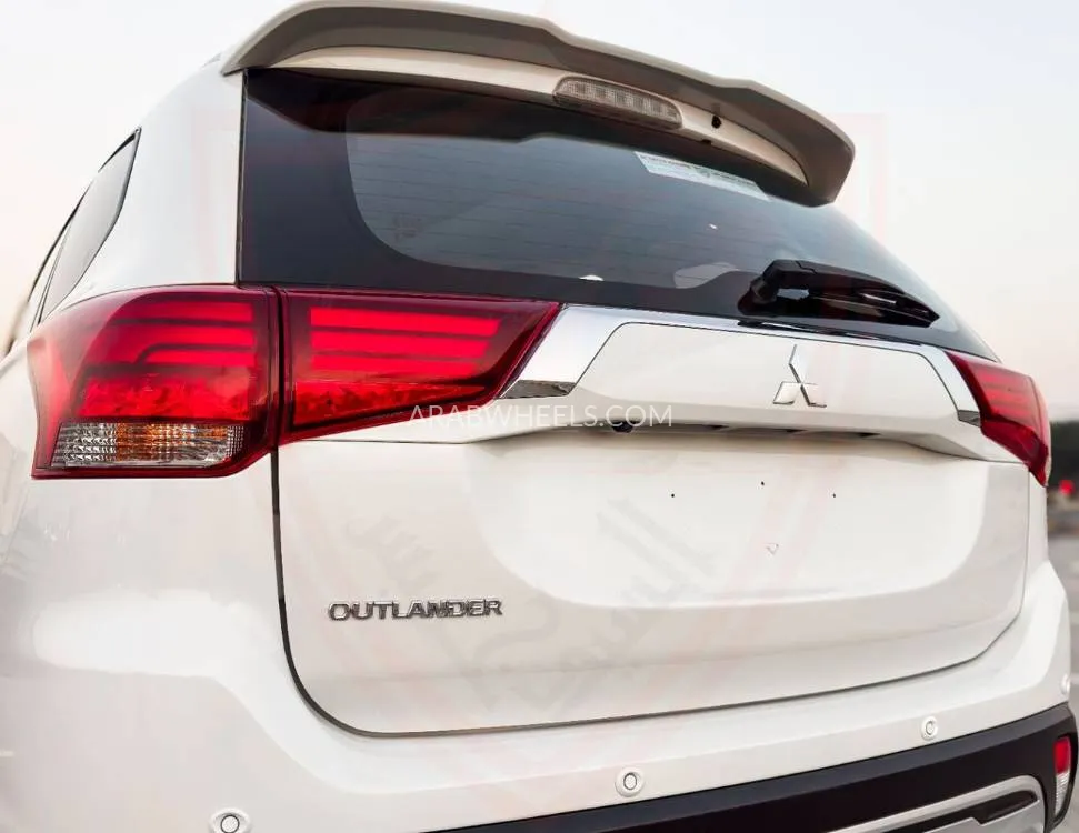 Mitsubishi Outlander 2023 for Sale in Sharjah Image-7