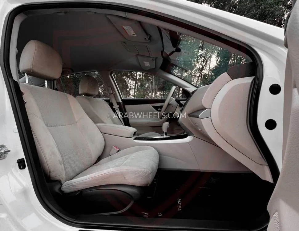Nissan Altima 2016 for Sale in Sharjah Image-9