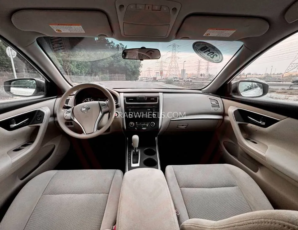 Nissan Altima 2016 for Sale in Sharjah Image-11