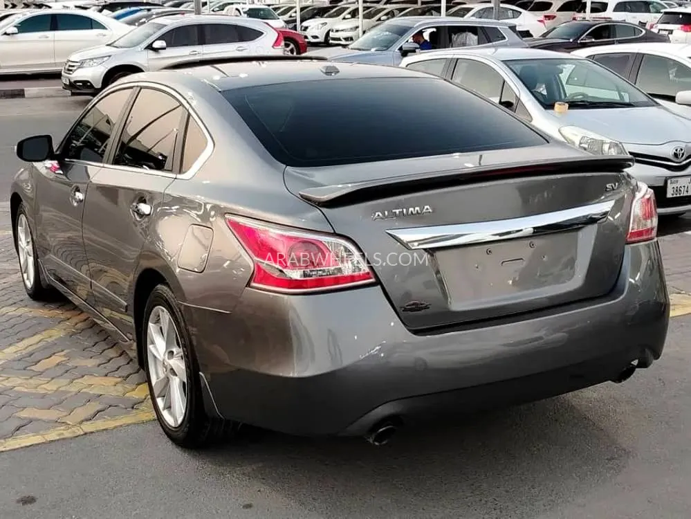 Nissan Altima 2014 for Sale in Dubai Image-6