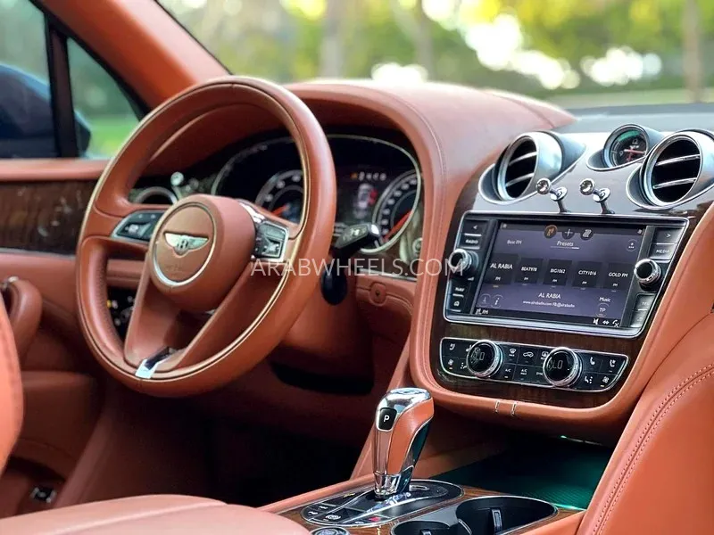 Bentley Bentayga 2018 for Sale in Sharjah Image-14