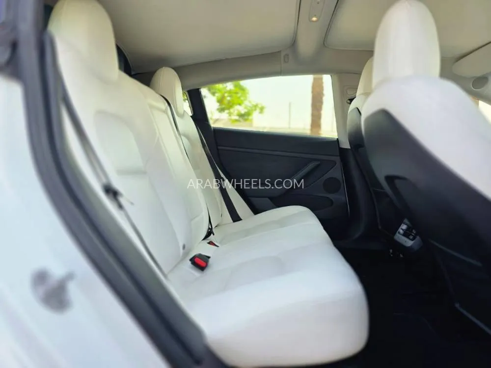 Tesla Model 3 2023 for Sale in Dubai Image-8