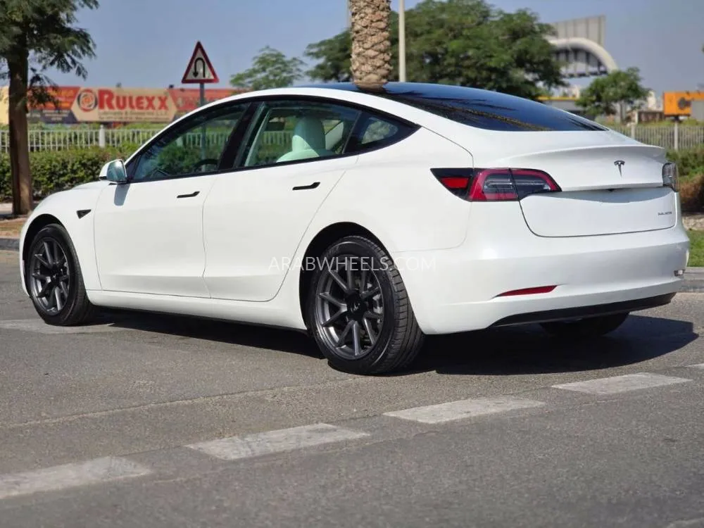 Tesla Model 3 2023 for Sale in Dubai Image-10