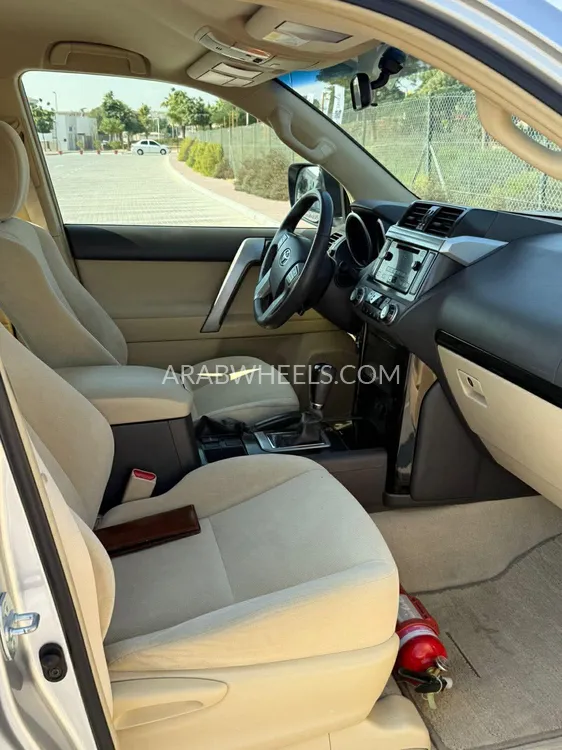Toyota Land Cruiser Prado 2017 for Sale in Dubai Image-8