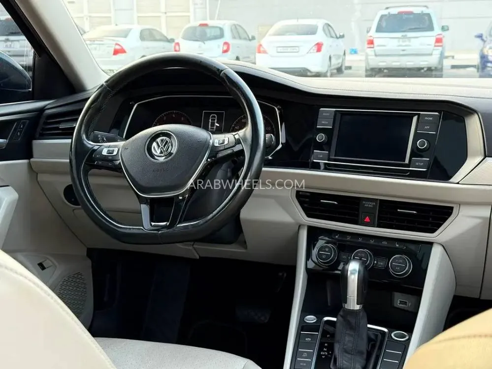 Volkswagen Jetta 2019 for Sale in Sharjah Image-9