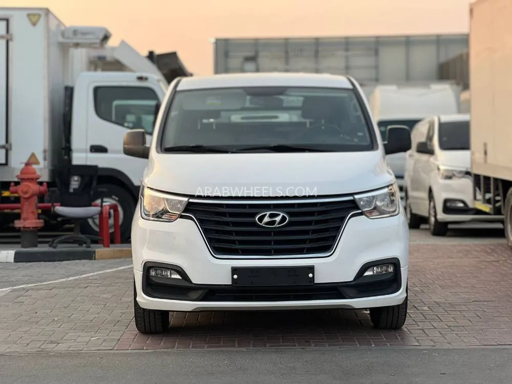 هيونداي إتش-1 ستاريكس 2021 for Sale in الشارقة Image-3