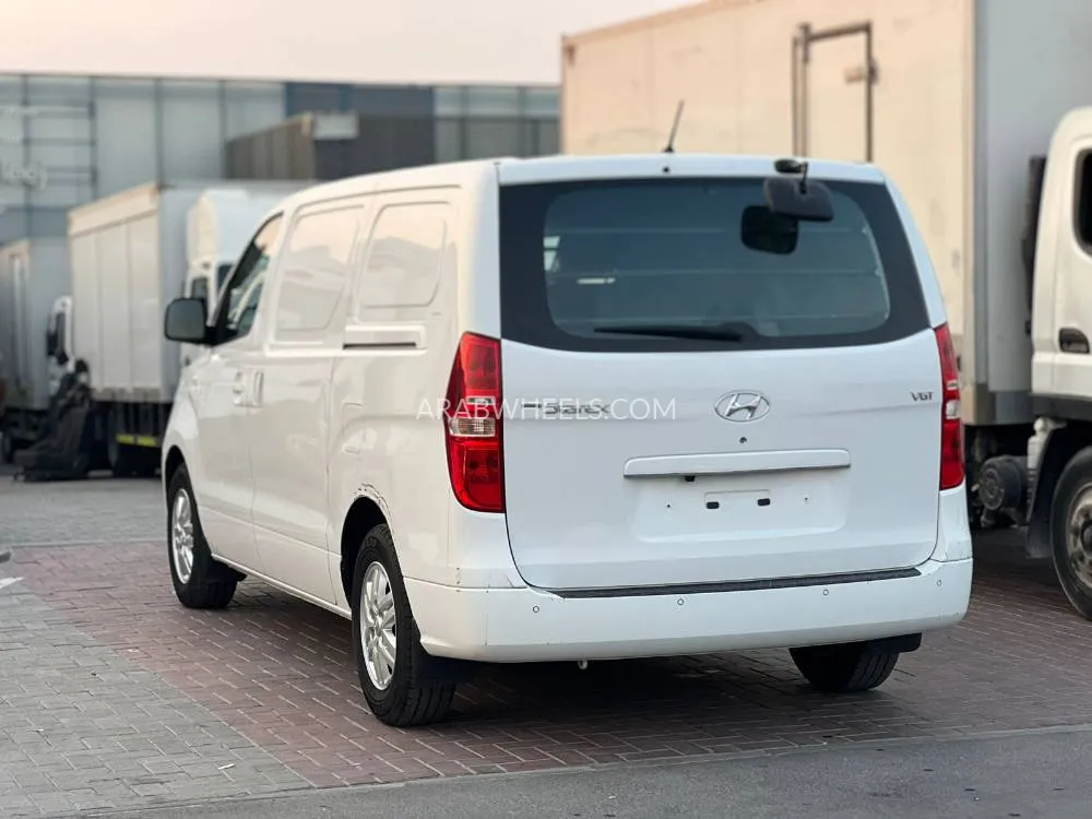 Hyundai H-1 Starex 2021 for Sale in Sharjah Image-5