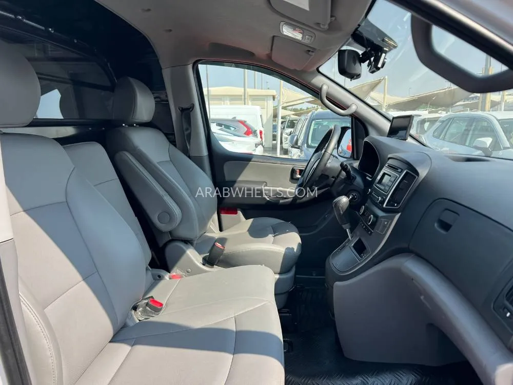 هيونداي إتش-1 ستاريكس 2021 for Sale in الشارقة Image-13