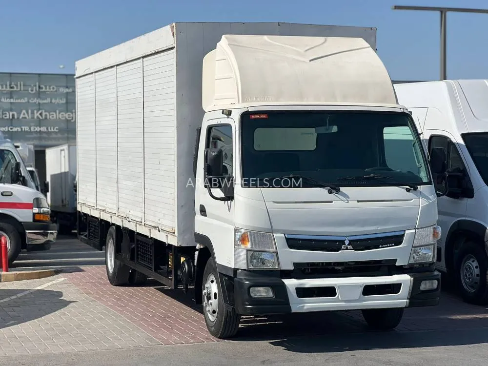 Mitsubishi Fuso 2019 for Sale in Sharjah Image-2