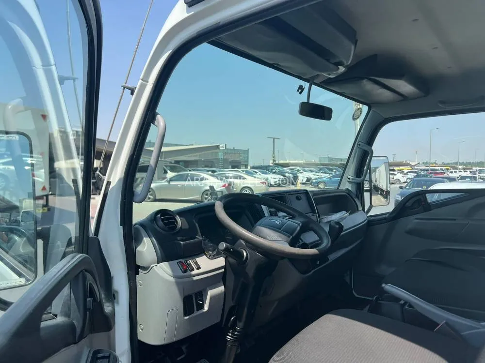 Mitsubishi Fuso 2020 for Sale in Sharjah Image-10