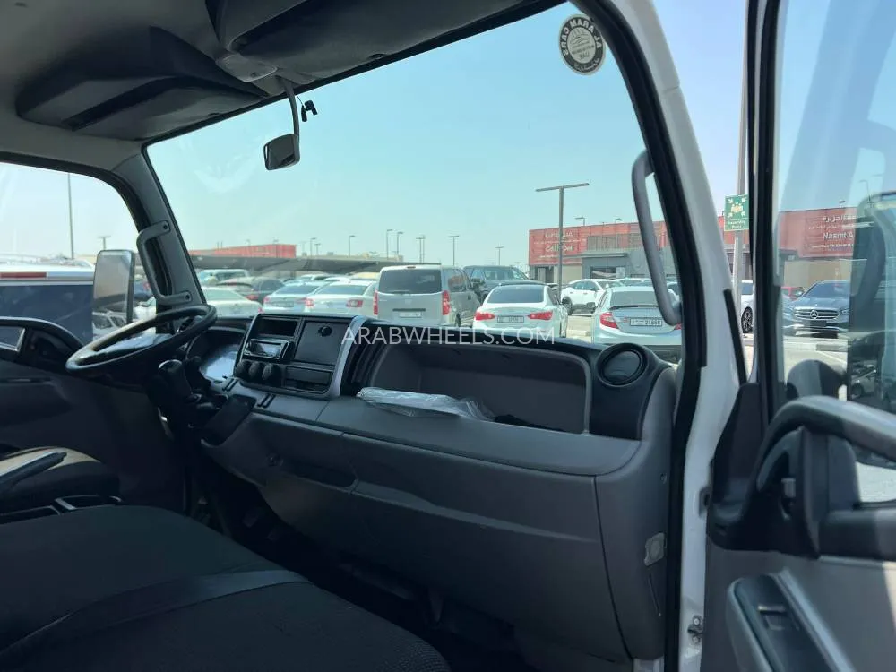 Mitsubishi Fuso 2020 for Sale in Sharjah Image-12