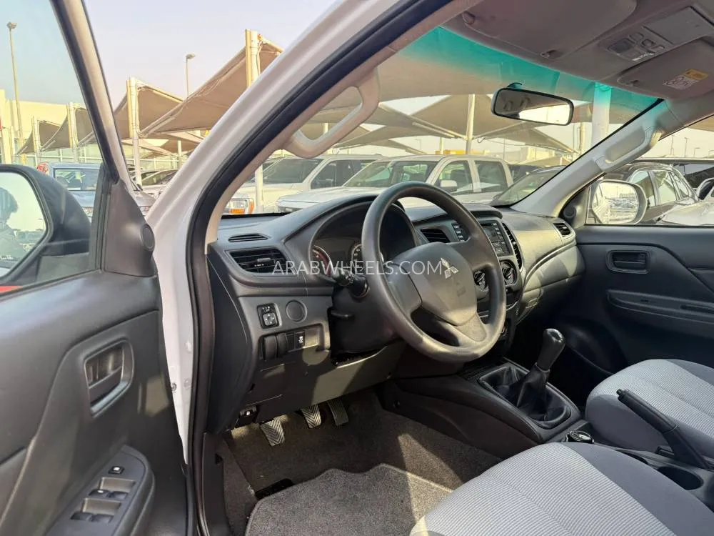 Mitsubishi L200 2020 for Sale in Sharjah Image-9