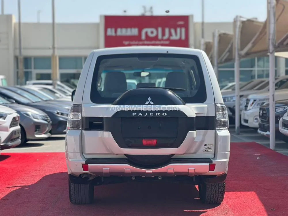 ميتسوبيشي باجيرو 2016 for Sale in الشارقة Image-6