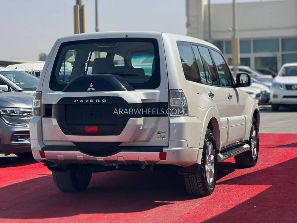 ميتسوبيشي باجيرو 2016 for Sale in الشارقة Image-7