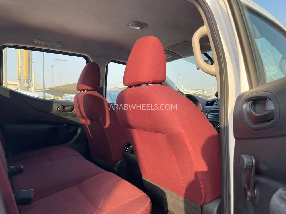 Nissan Navara 2019 for Sale in Sharjah Image-10