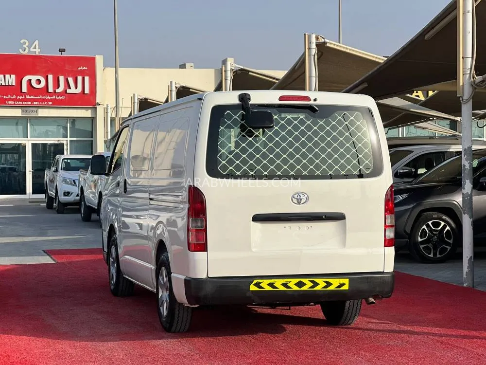 Toyota Hiace 2021 for Sale in Sharjah Image-5