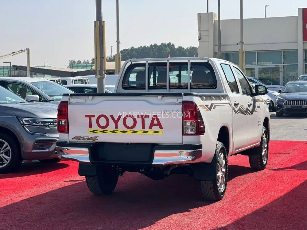 تويوتا هايلوكس 2024 for Sale in الشارقة Image-7