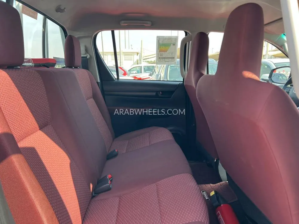 تويوتا هايلوكس 2024 for Sale in الشارقة Image-15