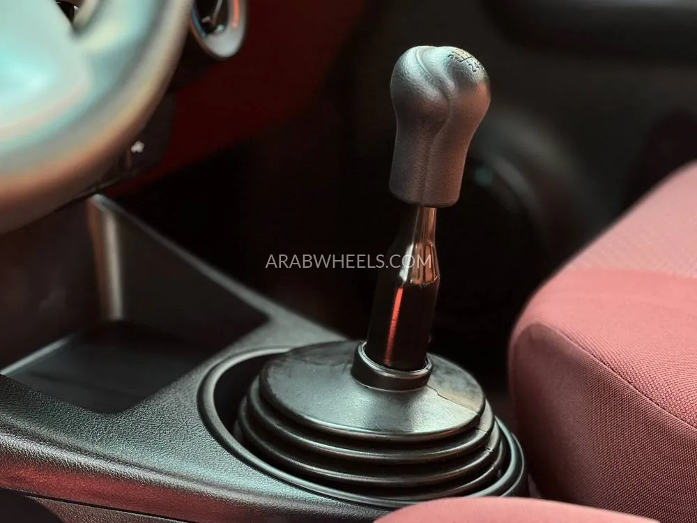 تويوتا هايلوكس 2024 for Sale in الشارقة Image-17