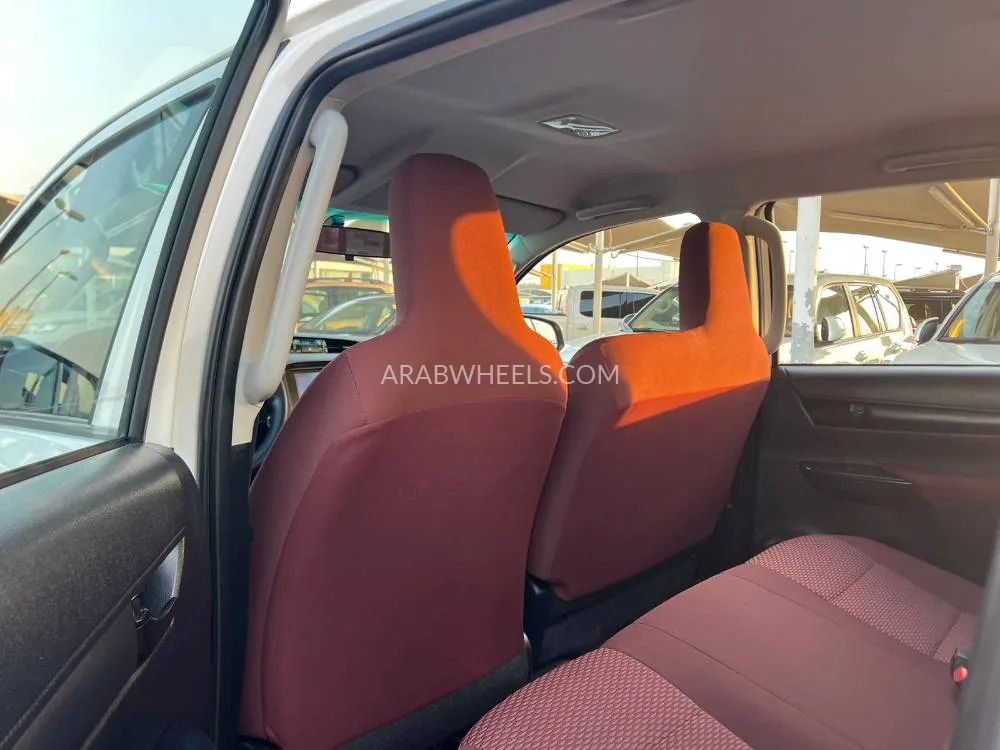 تويوتا هايلوكس 2024 for Sale in الشارقة Image-14