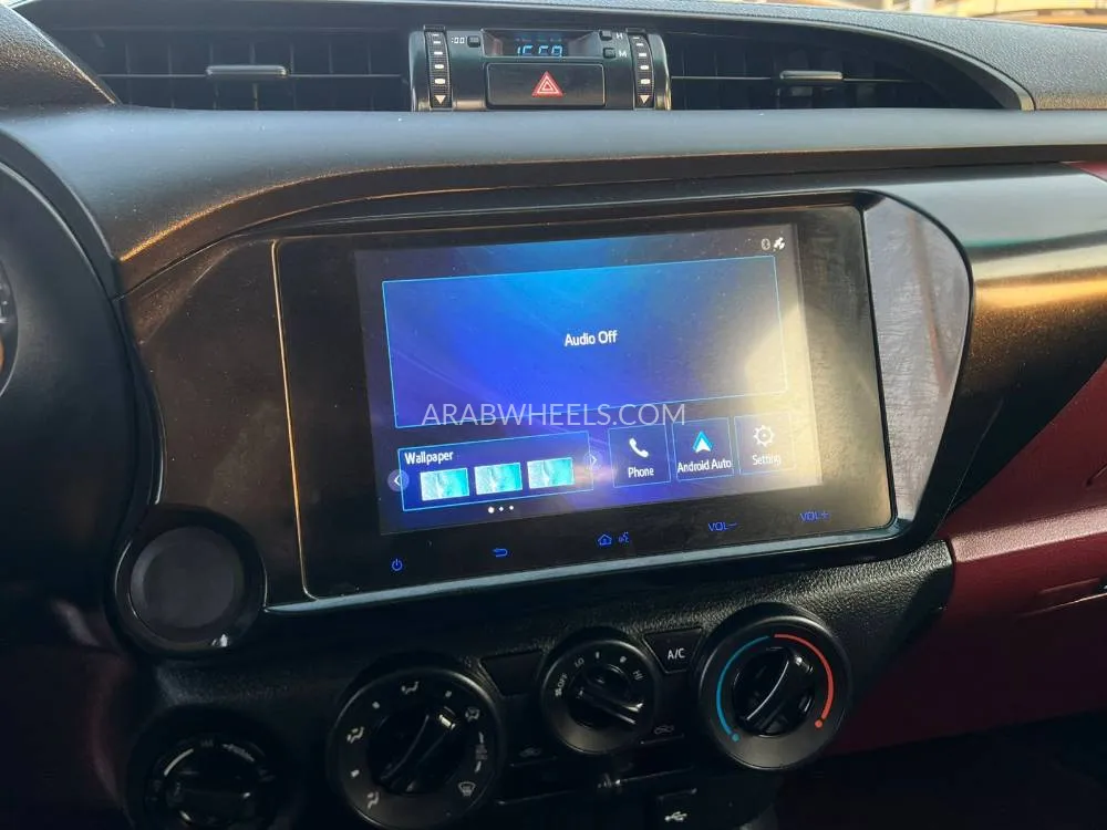 تويوتا هايلوكس 2024 for Sale in الشارقة Image-20