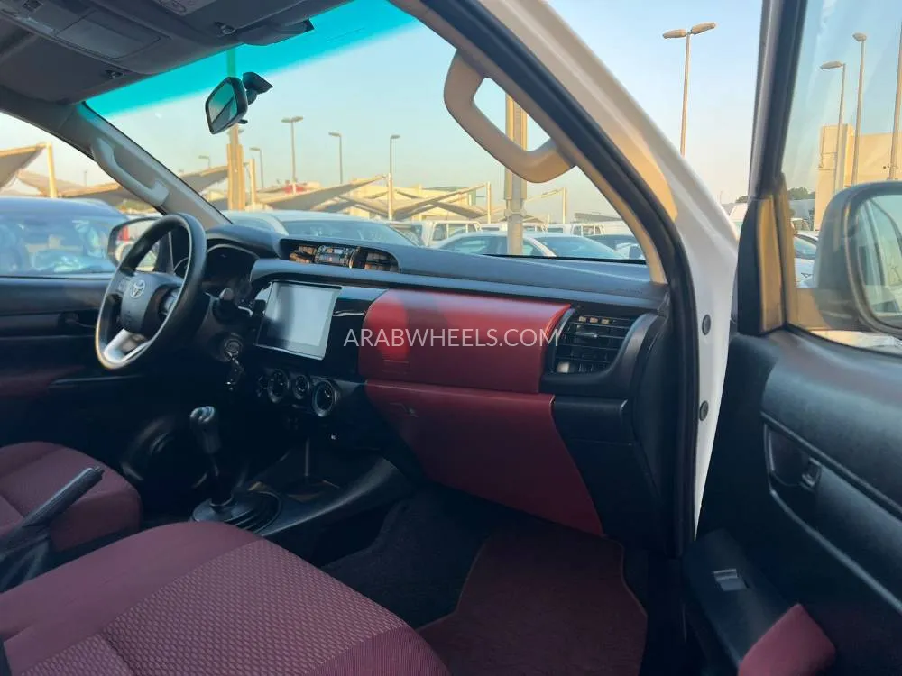 تويوتا هايلوكس 2024 for Sale in الشارقة Image-12