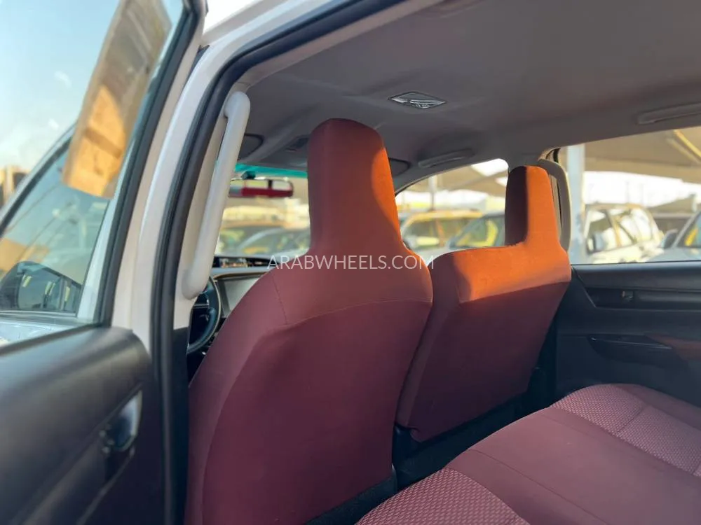 تويوتا هايلوكس 2024 for Sale in الشارقة Image-15