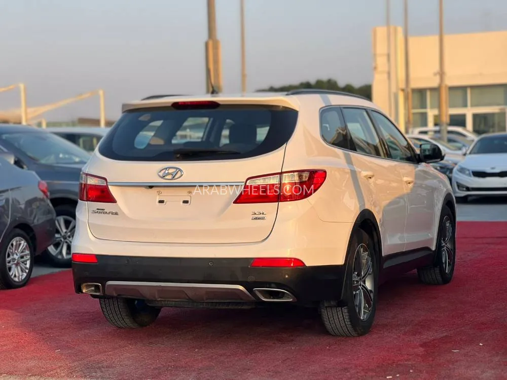 Hyundai Grand Santa Fe 2016 for Sale in Sharjah Image-7