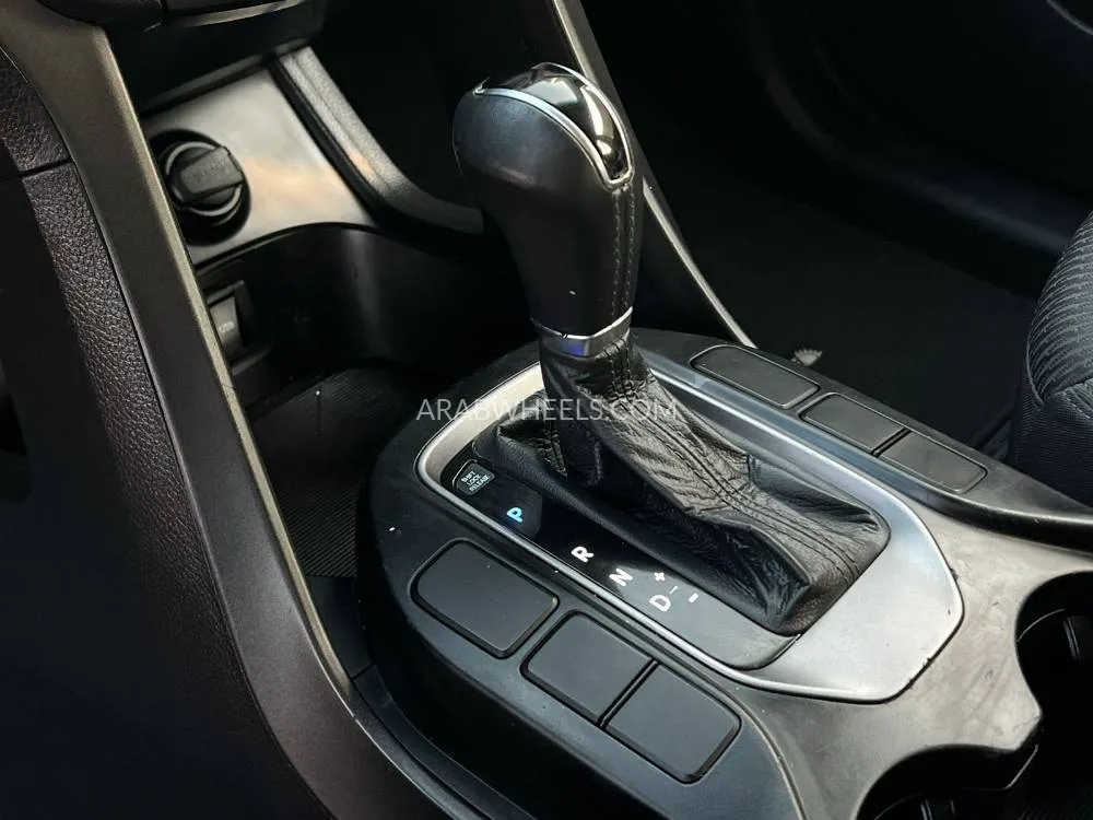 Hyundai Grand Santa Fe 2016 for Sale in Sharjah Image-18