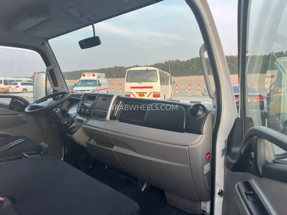 Mitsubishi Fuso 2021 for Sale in Sharjah Image-12