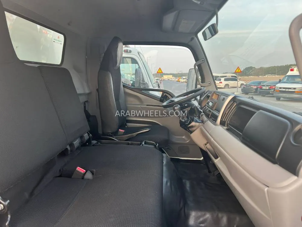 Mitsubishi Fuso 2021 for Sale in Sharjah Image-13