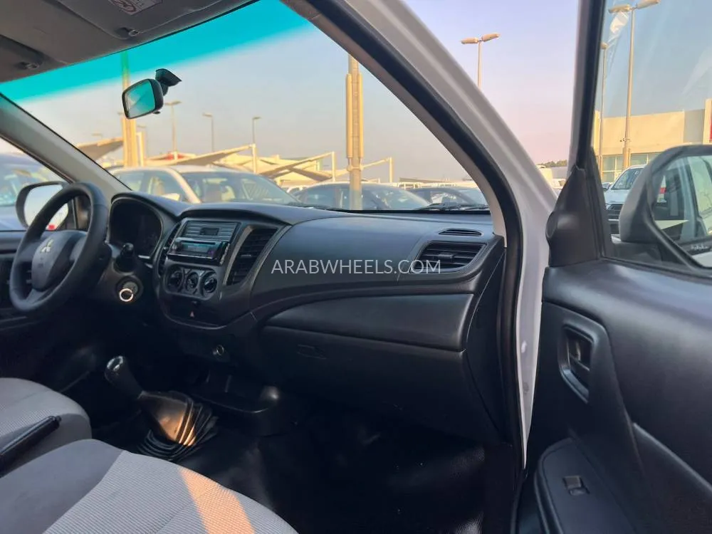 Mitsubishi L200 2019 for Sale in Sharjah Image-11