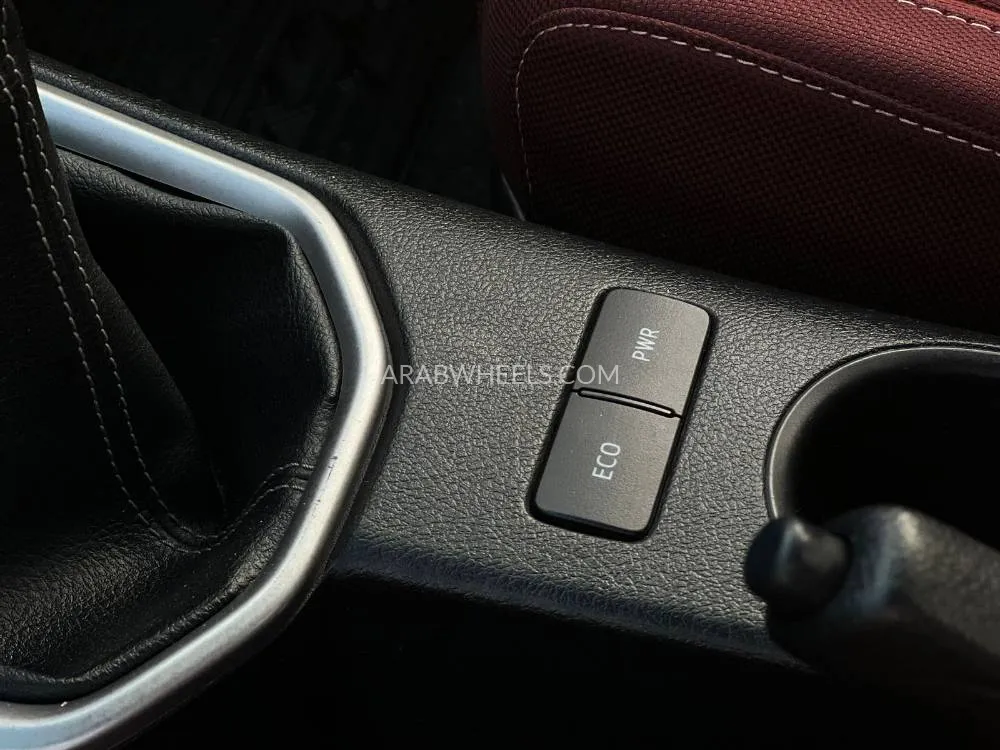 تويوتا هايلوكس 2024 for Sale in الشارقة Image-18