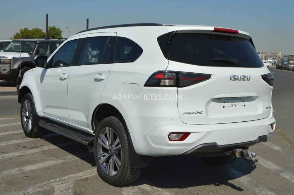 Isuzu Mu-X 2023 for Sale in Dubai Image-6