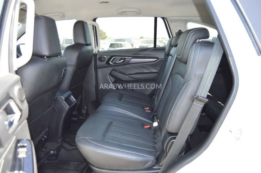 Isuzu Mu-X 2023 for Sale in Dubai Image-16