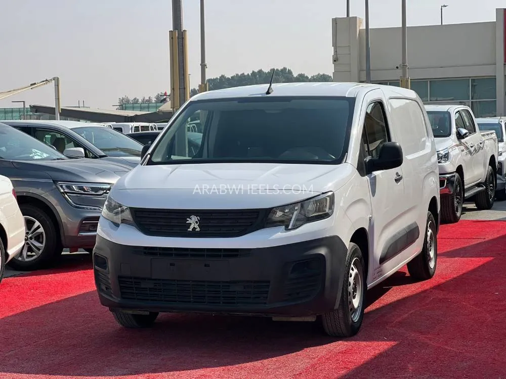Peugeot Partner 2022 for Sale in Sharjah Image-4