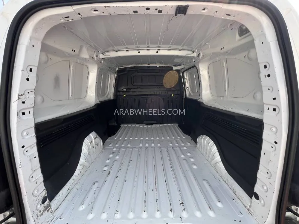 Peugeot Partner 2022 for Sale in Sharjah Image-14