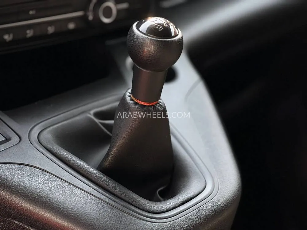 Peugeot Partner 2022 for Sale in Sharjah Image-17