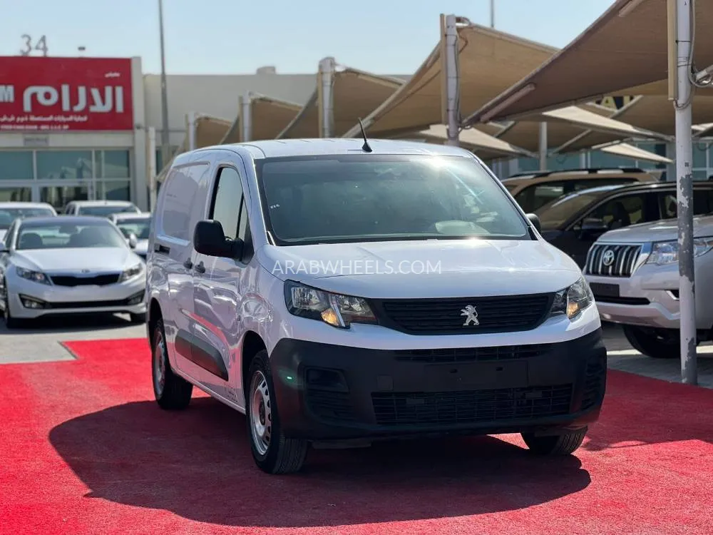 Peugeot Partner 2022 for Sale in Sharjah Image-2