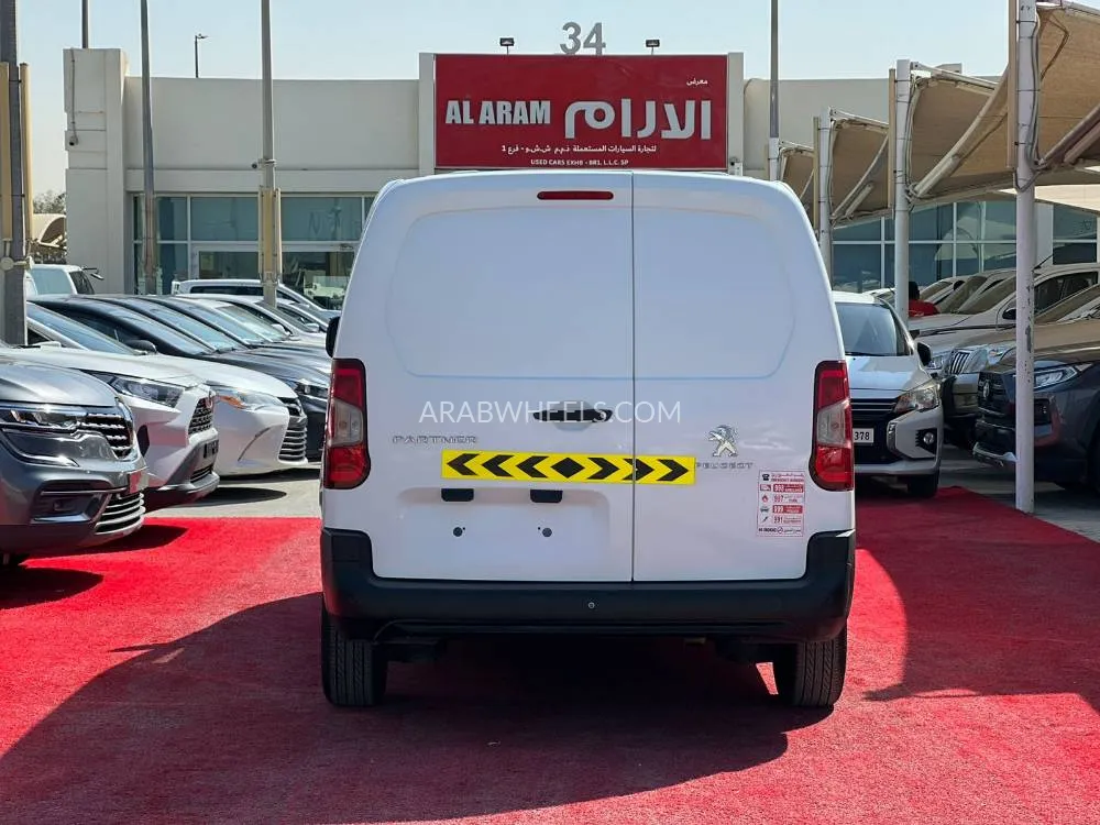 Peugeot Partner 2022 for Sale in Sharjah Image-6