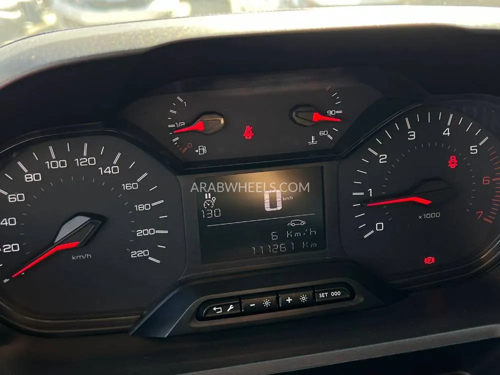 Peugeot Partner 2022 for Sale in Sharjah Image-8