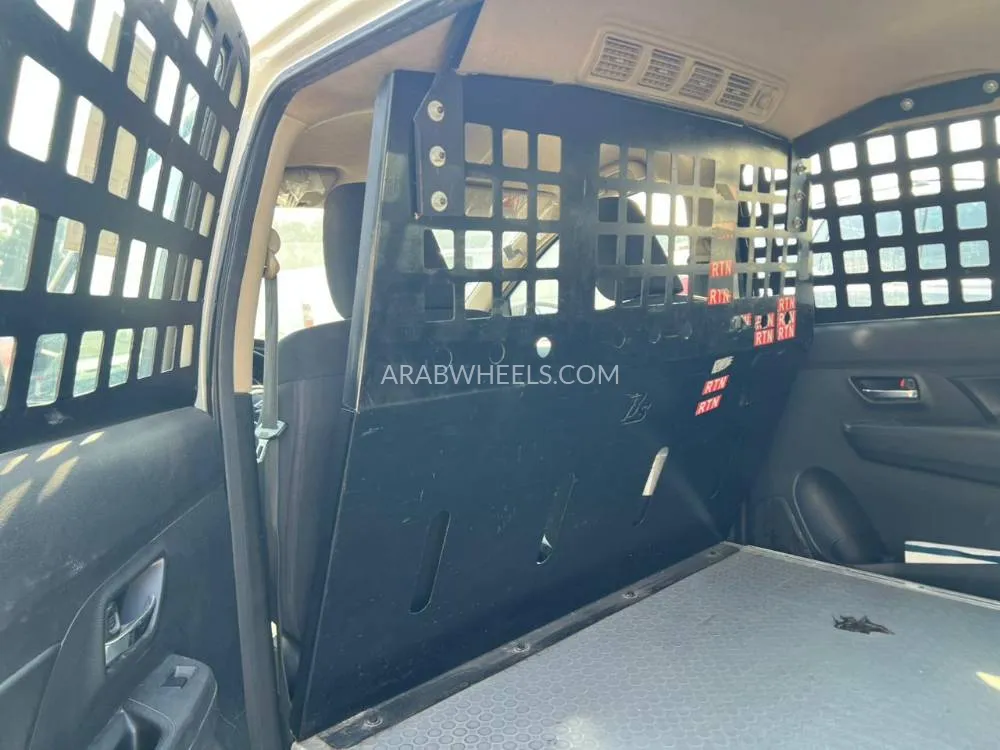 Suzuki Ertiga 2022 for Sale in Sharjah Image-13